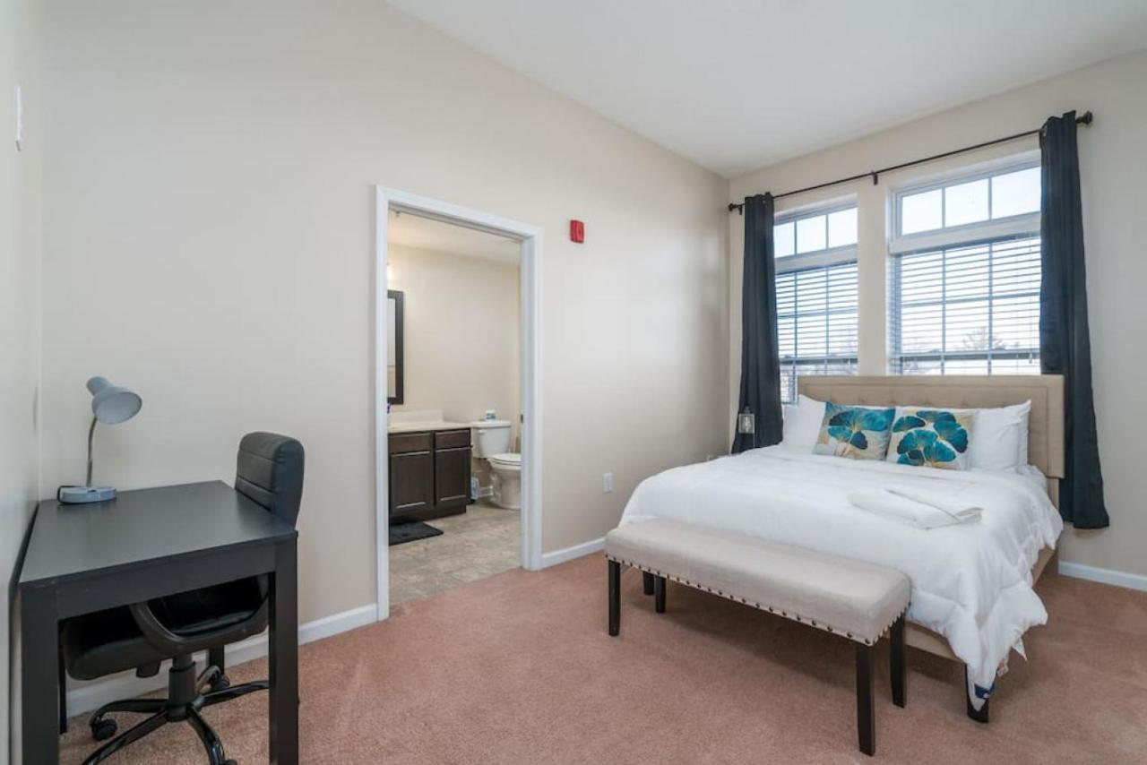 Private Bedroom Downtown Indy - Shared Indianapolis Exteriör bild