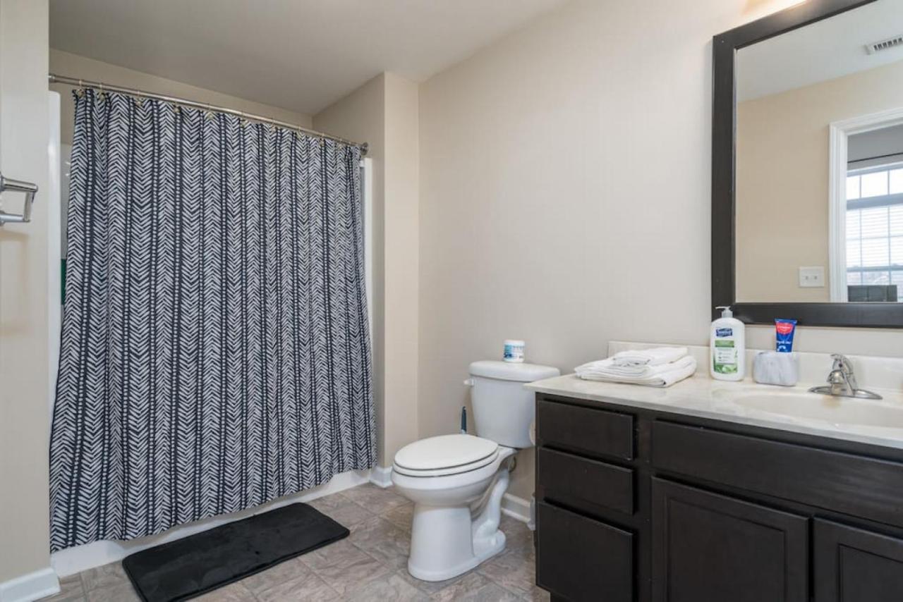 Private Bedroom Downtown Indy - Shared Indianapolis Exteriör bild